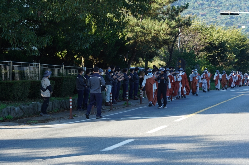 순례대중을 응원하는 주식회사 화영 직원들 (2)
